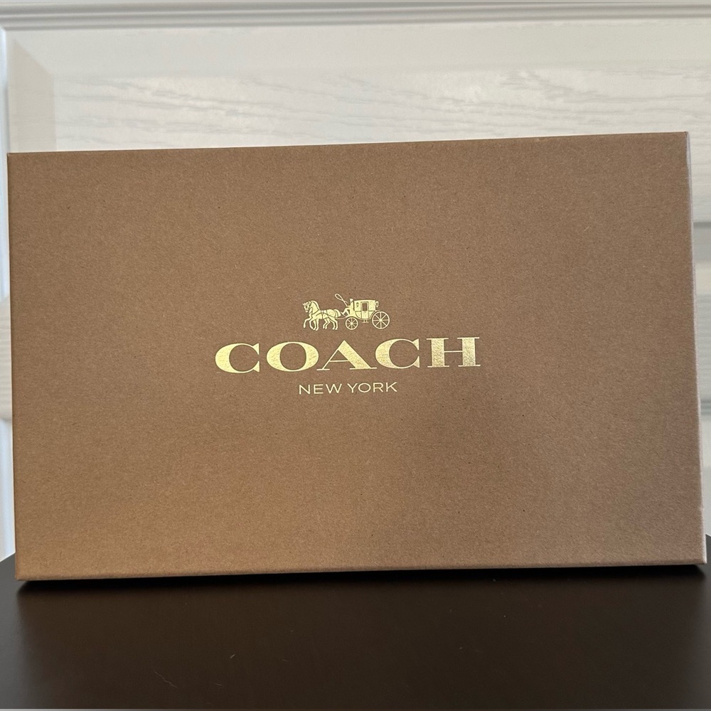 Coach Boxed Zip Wristlet in Sig Canvas, CN044, Chalk/Glacier White Multi. NEW - Picture 7 of 7